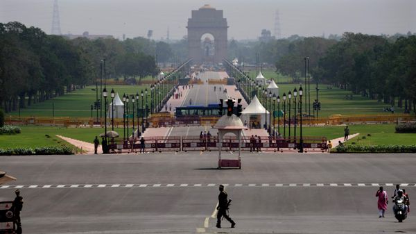 A paramilitary force soldier walks across Rajpath that was renamed Kartavya Path in New Delhi, Sunday, Sept. 11, 2022. A paramilitary force soldier walks across Rajpath that was renamed Kartavya Path in New Delhi, Sunday, Sept. 11, 2022. - Sputnik International