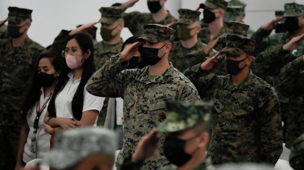 U.S. Marines salute during opening ceremonies of an annual joint military exercise called Kamandag the Tagalog acronym for Cooperation of the Warriors of the Sea at Fort Bonifacio, Taguig city, Philippines on Monday Oct. 3, 2022. - Sputnik International