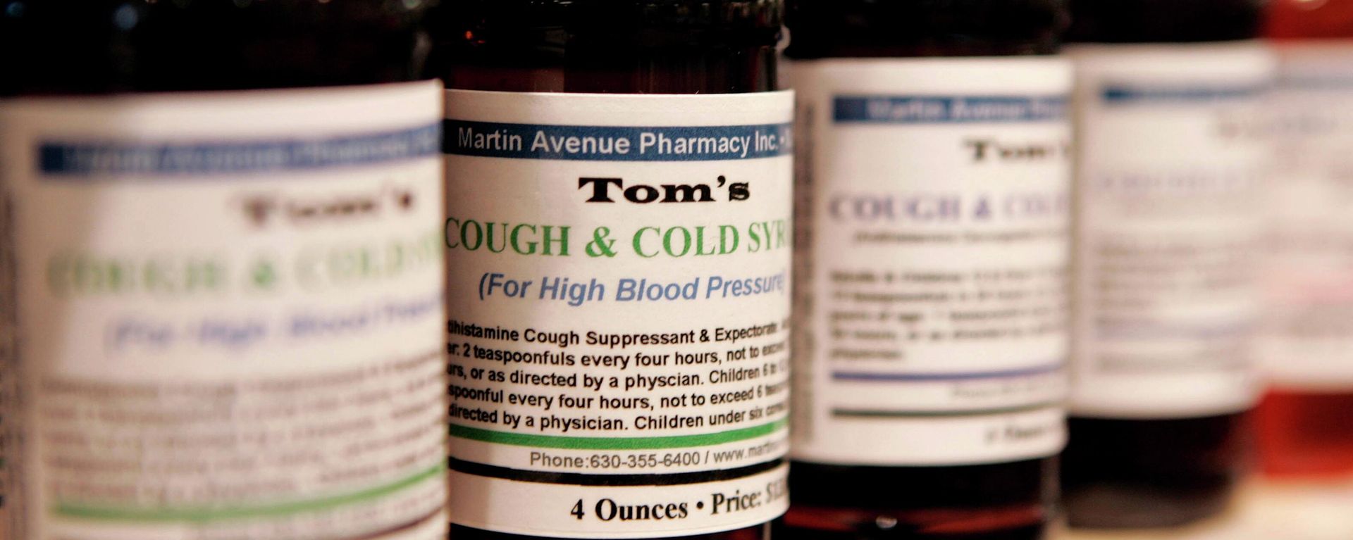 Pharmacist Tom Marks' cough syrups sit on the shelf at the Martin Avenue Pharmacy, Thursday, Oct. 6, 2005, in Naperville, Ill. Pharmacist Tom Marks' cough syrups sit on the shelf at the Martin Avenue Pharmacy, Thursday, Oct. 6, 2005, in Naperville, Ill. - Sputnik International, 1920, 12.10.2022