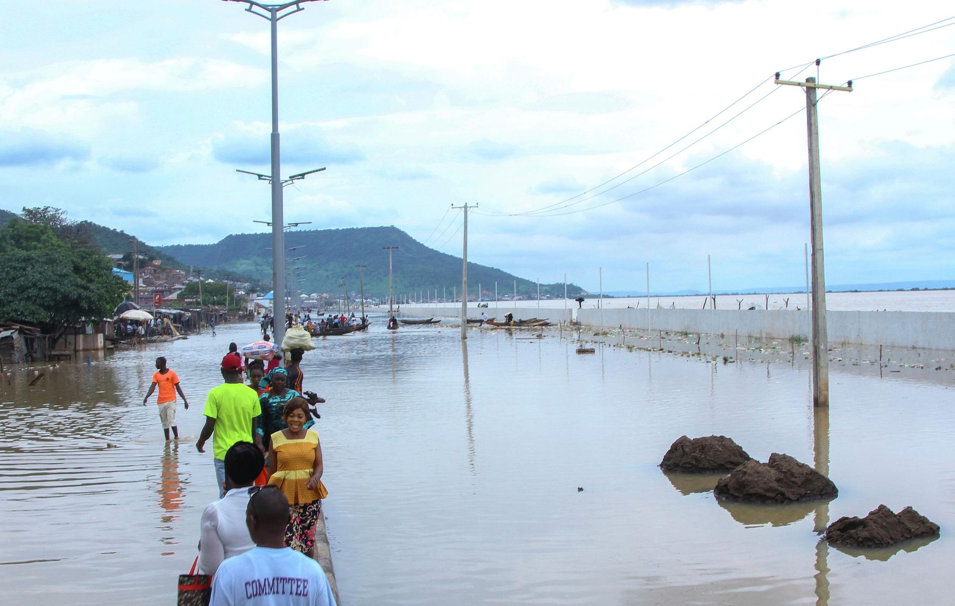 People stranded due to floods following several days of downpours In Kogi Nigeria, Thursday, Oct. 6, 2022.  - Sputnik International, 1920, 22.10.2022