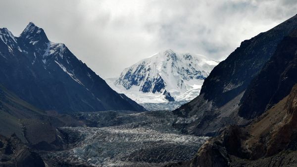 This aerial picture taken on June 10, 2022, shows Passu glacier near Passu village in Pakistan's Gilgit-Baltistan region. - Sputnik International