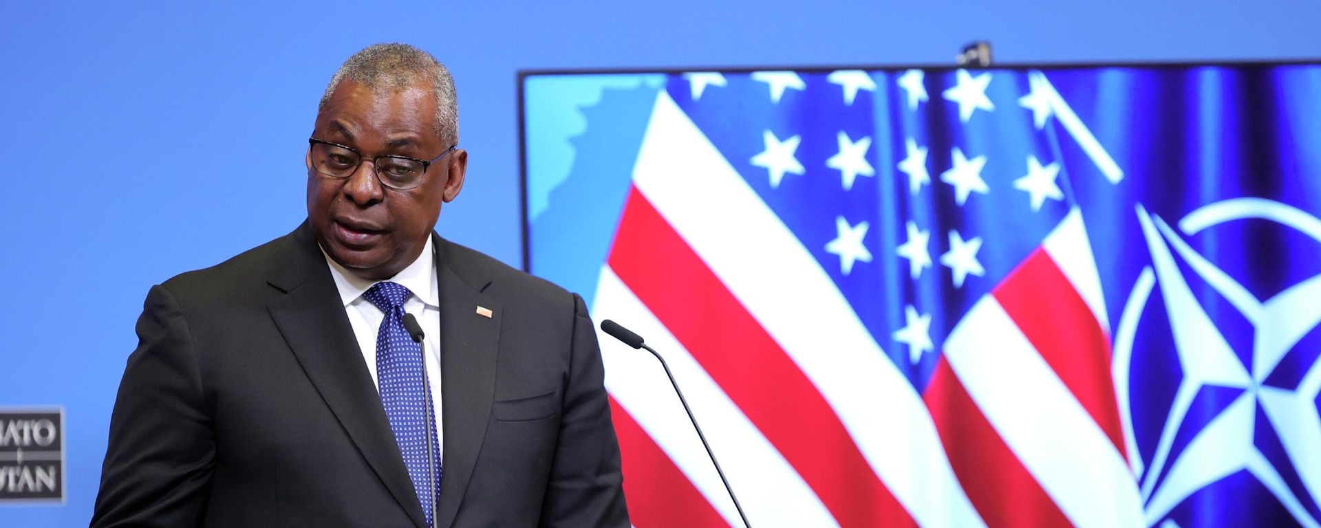 U.S. Secretary for Defense Lloyd J. Austin III speaks during a media conference after a meeting of NATO defense ministers at NATO headquarters in Brussels - Sputnik International, 1920, 09.04.2024