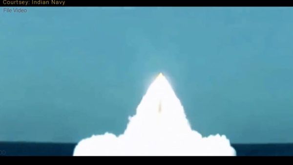 The Indian Navy successfully tested a submarine-launched Ballistic Missile on Friday, which was launched by the INS Arihant to a predetermined range. - Sputnik International