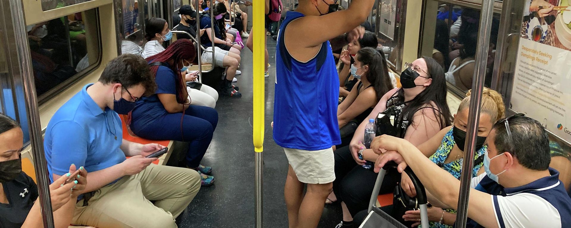 Commuters wear face masks while riding the subway in New York, June 6, 2021. New York state is dropping its mask requirement on public transportation thanks in part to the availability of new booster shots targeting the most common strain of COVID-19, Gov. Kathy Hochul announced Wednesday, Sept. 7, 2022. Commuters wear face masks while riding the subway in New York, June 6, 2021. New York state is dropping its mask requirement on public transportation thanks in part to the availability of new booster shots targeting the most common strain of COVID-19, Gov. Kathy Hochul announced Wednesday, Sept. 7, 2022. - Sputnik International, 1920, 20.10.2022