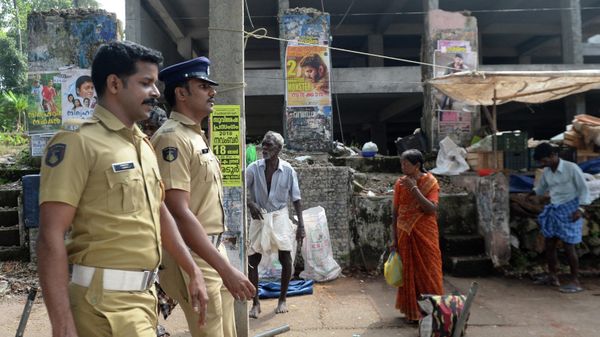 Indian police walk on a road during a statewide strike called by Hindu groups in Adur in the southern state of Kerala on November 17, 2018, as tens of thousands of pilgrims headed for the nearby Sabarimala temple that the Supreme Court ordered to be opened to women of all ages, which has prompted protests from Hindu traditionalists. - Sputnik International