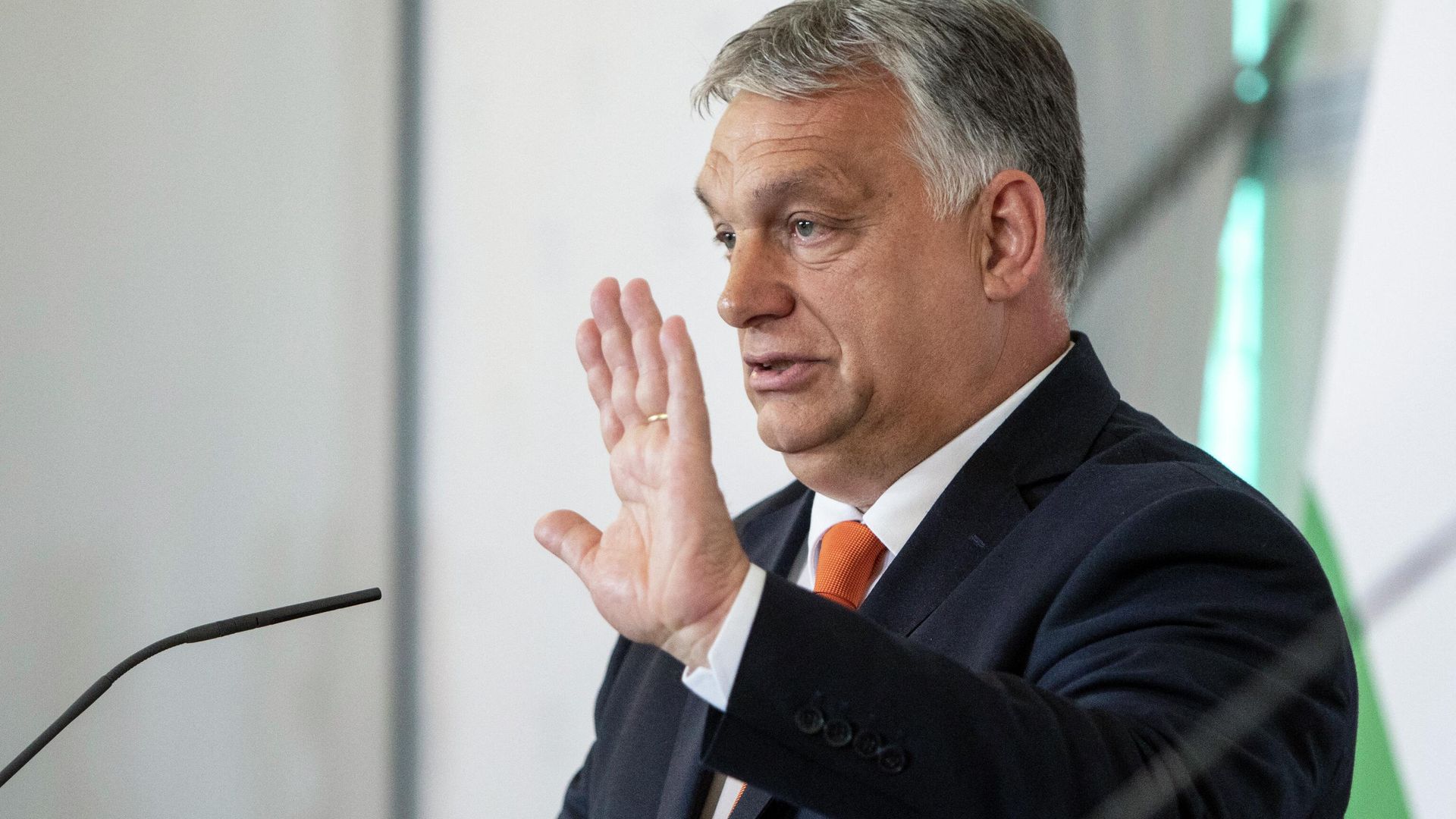 Hungarian Prime Minister Victor Orban attends a joint press conference with the Austrian Chancellor at the Federal Chancellery during Orban's official visit to Austria in Vienna, Austria, July 28, 2022. (Photo by Alex HALADA / AFP) Hungarian Prime Minister Victor Orban attends a joint press conference with the Austrian Chancellor at the Federal Chancellery during Orban's official visit to Austria in Vienna, Austria, July 28, 2022. (Photo by Alex HALADA / AFP) - Sputnik International, 1920, 15.10.2022