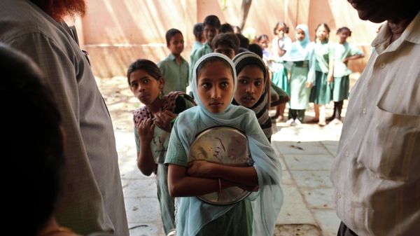 Indian children stand to receive a free midday meal at a government school in Hyderabad, India, Thursday, Feb. 28, 2013 - Sputnik International