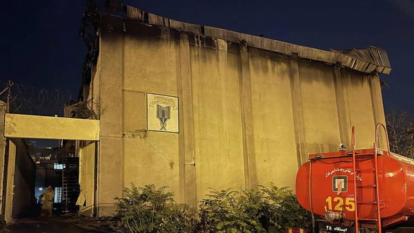In this photo provided by Islamic Republic News Agency, IRNA, on Sunday, Oct. 16, 2022, a charred building is seen after a fire on the property of the Evin prison, in Tehran, Iran.  - Sputnik International