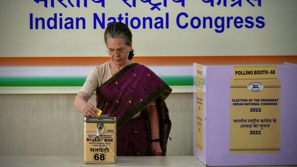 India’s main opposition Congress party’s interim president Sonia Gandhi casts her vote during the election for the party president in New Delhi, India, Monday, Oct.17, 2022. India’s main opposition Congress party’s interim president Sonia Gandhi casts her vote during the election for the party president in New Delhi, India, Monday, Oct.17, 2022. - Sputnik International