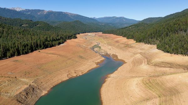 In this aerial picture taken on October 15, 2022 a drying section of Trinity Lake is seen in Trinity Center, California. - Trinity Lake currently sits at 22% of its capacity as drought conditions persist throughout the west. - Sputnik International