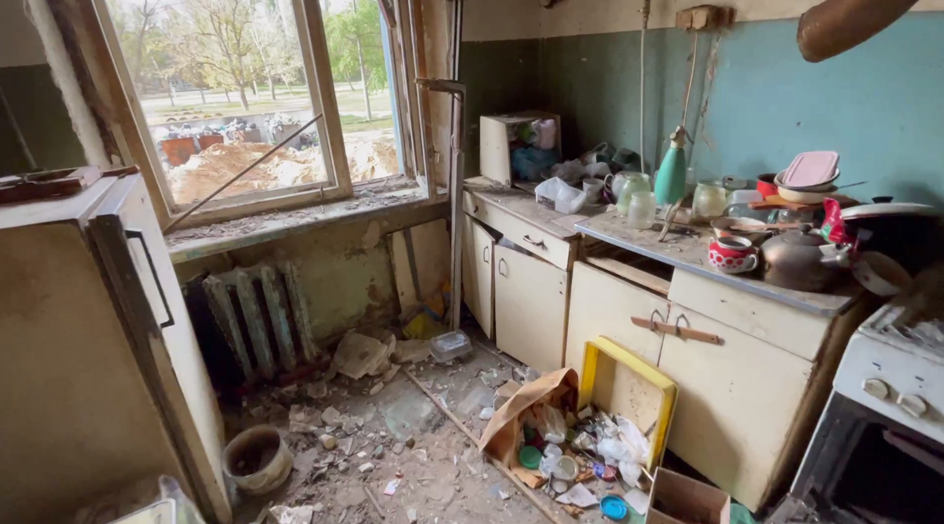 Damage to Natalia Petrovna's home following Ukrainian artillery strike. - Sputnik International, 1920, 17.10.2022