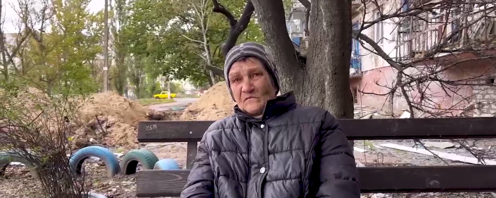 Natalia Petrovna, a 68-year-old resident of the small Lugansk People's Republic city of Rubezhnoye. Screenshot of Telegram video by Sputnik's Wyatt Reed. - Sputnik International, 1920, 17.10.2022