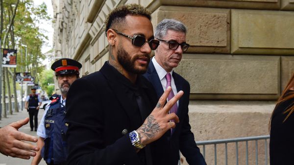 Paris Saint-Germain's Brazilian forward Neymar gestures as he leaves after attending the opening audience at the courthouse in Barcelona on October 17, 2022, on the first day of his trial. - Paris Saint-Germain's Brazilian forward Neymar gestures as he leaves after attending the opening audience at the courthouse in Barcelona on October 17, 2022, on the first day of his trial. - - Sputnik International
