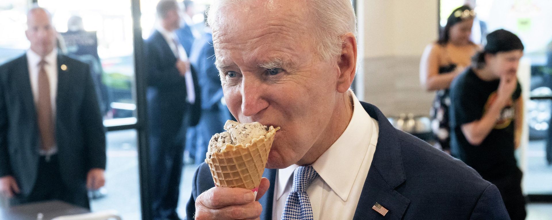 US President Joe Biden stops for ice cream at Baskin Robbins in Portland, Oregon, October 15, 2022. US President Joe Biden stops for ice cream at Baskin Robbins in Portland, Oregon, October 15, 2022. - Sputnik International, 1920, 09.11.2022
