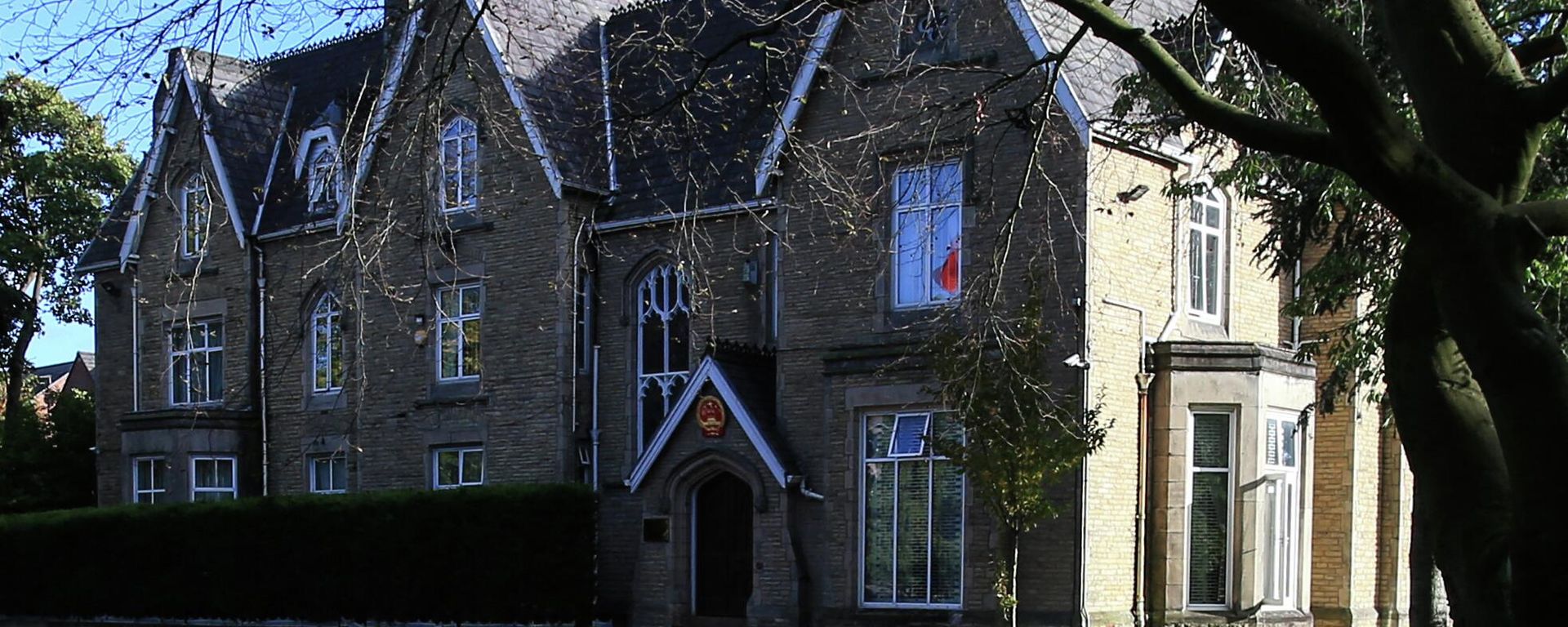 The Chinese consulate in Manchester a day after an incident involving a scuffle between Hong Kong pro-democracy protesters and Chinese consulate members of staff - Sputnik International, 1920, 19.10.2022
