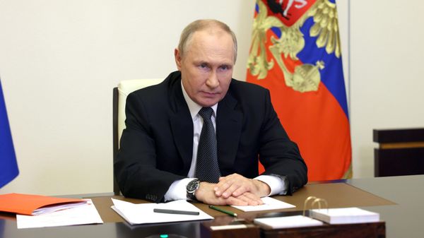 Russian President Vladimir Putin chairs a meeting with members of the Security Council  - Sputnik International