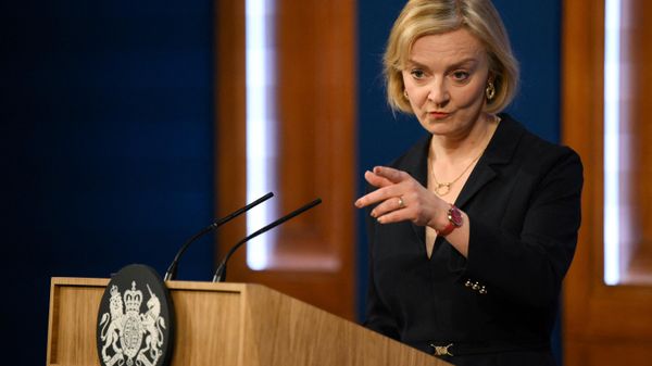 Britain's Prime Minister Liz Truss holds a press conference in the Downing Street Briefing Room in central London on October 14, 2022 - Sputnik International
