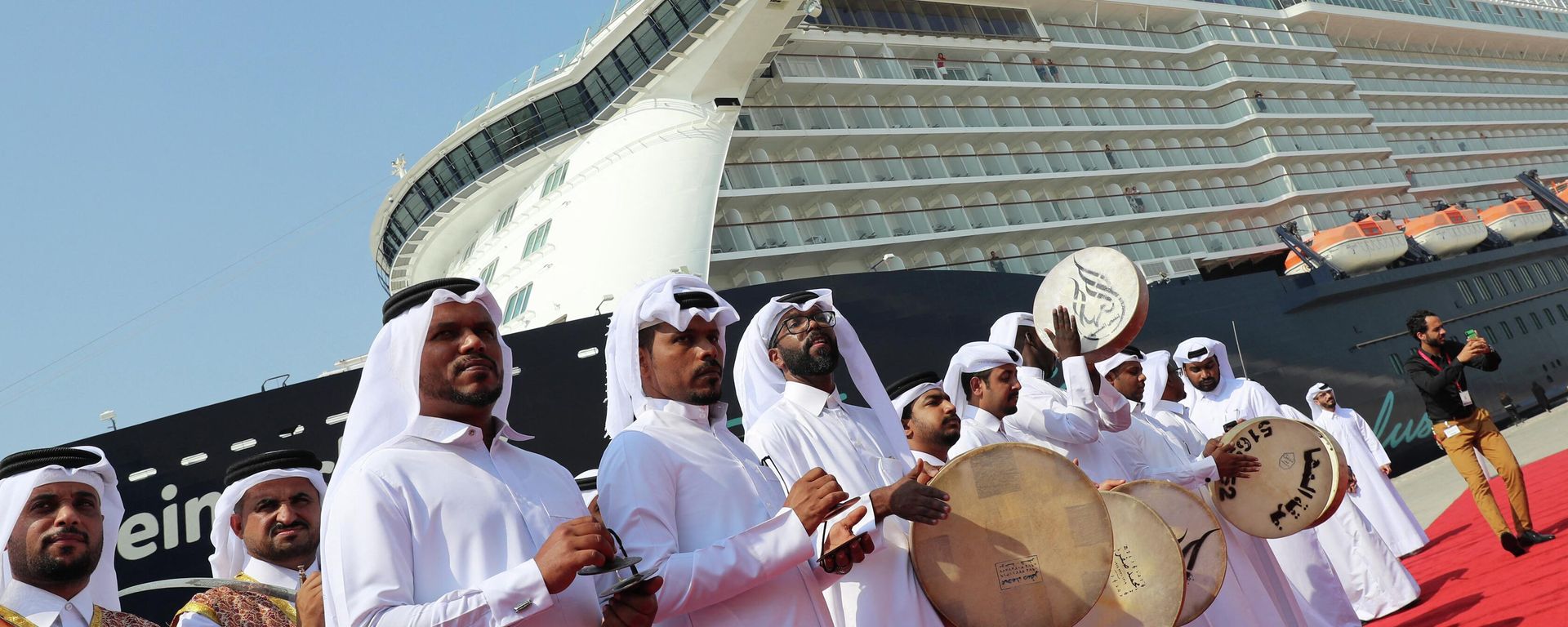 Qatari folk art group welcomes tourists at Doha Port during the launch of a new temporary passenger terminal as Qatar works to increase the number of cruise ships making calls in the Gulf state, in the Qatari capital Doha, on October 22, 2019. Qatari folk art group welcomes tourists at Doha Port during the launch of a new temporary passenger terminal as Qatar works to increase the number of cruise ships making calls in the Gulf state, in the Qatari capital Doha, on October 22, 2019. - Sputnik International, 1920, 20.10.2022