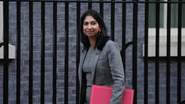 Former British home secretary Suella Braverman arrives at 10 Downing Street for a cabinet meeting - Sputnik International