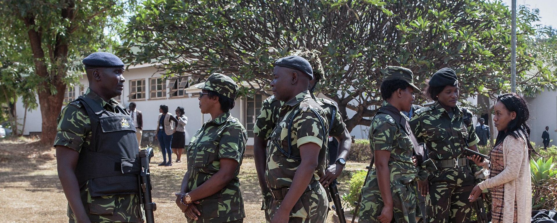 Malawi Police officers stand by as they manage Malawi opposition party supporters and members outside Lilongwe High Court in Lilongwe, Malawi, on June 26, 2019, while an election related case is taking place inside. Malawi Police officers stand by as they manage Malawi opposition party supporters and members outside Lilongwe High Court in Lilongwe, Malawi, on June 26, 2019, while an election related case is taking place inside. - Sputnik International, 1920, 20.10.2022