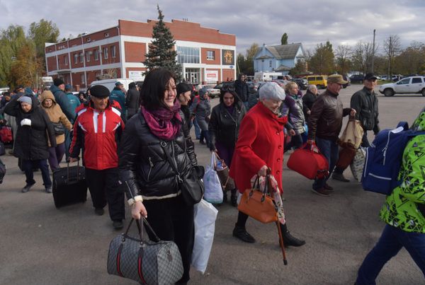 Kherson residents amid evacuation to the left bank of the Dnepr river. - Sputnik International