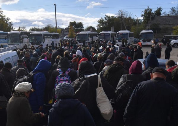 Kherson residents amid evacuation to the left bank of the Dnepr river. - Sputnik International