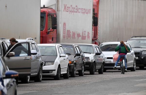 Kherson residents in a queue amid the evacuation to the left bank of the Dnepr River. - Sputnik International