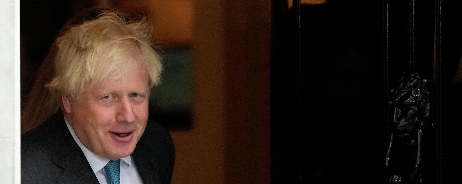 Outgoing British Prime Minister Boris Johnson arrives to speak outside Downing Street - Sputnik International, 1920, 12.07.2025