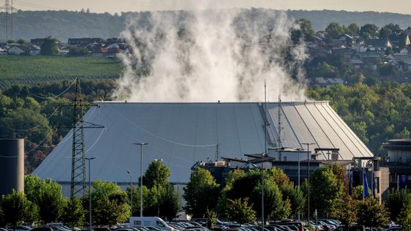 Smoke rises from the nuclear power plant of Nerckarwestheim in Neckarwestheim, Germany, on Aug. 22, 2022.  - Sputnik International