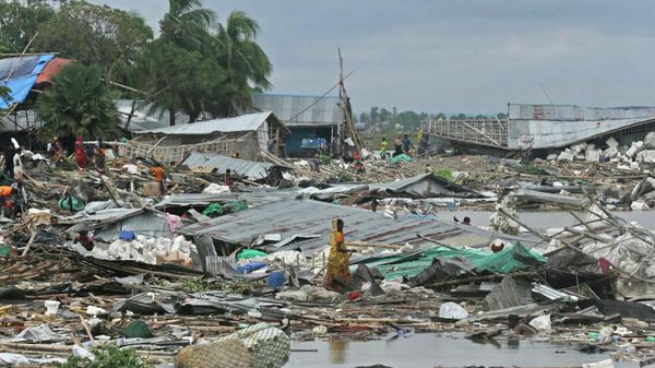 Residents search for their belongings amid the debis of their collapsed huts after the cyclone Sitrang hits in Chittagong on October 25, 2022. - Sputnik International