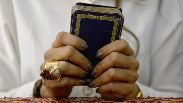 In this photograph taken on March 15, 2019, Larra Shah, an Indian mystic, shows cards during an interview with AFP in Mumbai. - Sputnik International