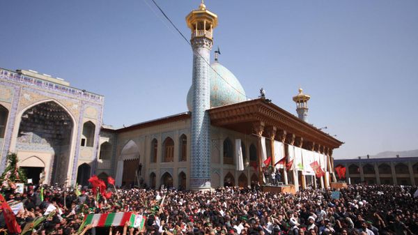 Iranians carry the coffins at Shah Cheragh shrine of Shiraz on April 15, 2008 during the funeral of the people who were killed in a mosque blast on April 12 in the southern city of Shiraz.  - Sputnik International