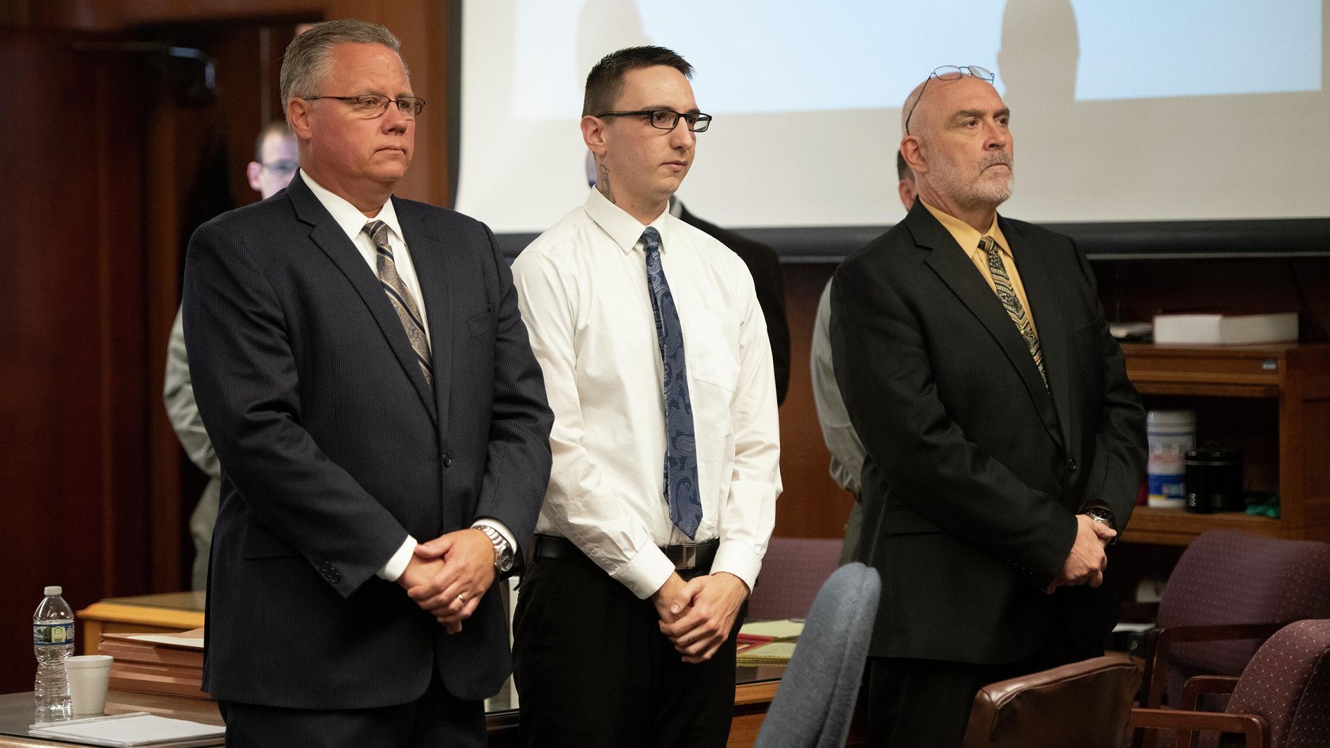 Paul Bellar, middle, appears before Jackson County Circuit Court Judge Thomas Wilson on Wednesday, Oct. 5, 2022 for trial in Jackson, Mich. Paul Bellar, Joseph Morrison and Pete Musico are charged in connection with a 2020 anti-government plot to kidnap Michigan Gov. Gretchen Whitmer. Paul Bellar, middle, appears before Jackson County Circuit Court Judge Thomas Wilson on Wednesday, Oct. 5, 2022 for trial in Jackson, Mich. Paul Bellar, Joseph Morrison and Pete Musico are charged in connection with a 2020 anti-government plot to kidnap Michigan Gov. Gretchen Whitmer. - Sputnik International, 1920, 26.10.2022