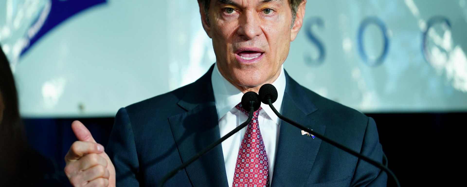 Mehmet Oz, a Republican candidate for U.S. Senate in Pennsylvania, speaks during a campaign event in Harrisburg, Pa., Wednesday, Oct. 26, 2022. Mehmet Oz, a Republican candidate for U.S. Senate in Pennsylvania, speaks during a campaign event in Harrisburg, Pa., Wednesday, Oct. 26, 2022. - Sputnik International, 1920, 26.10.2022