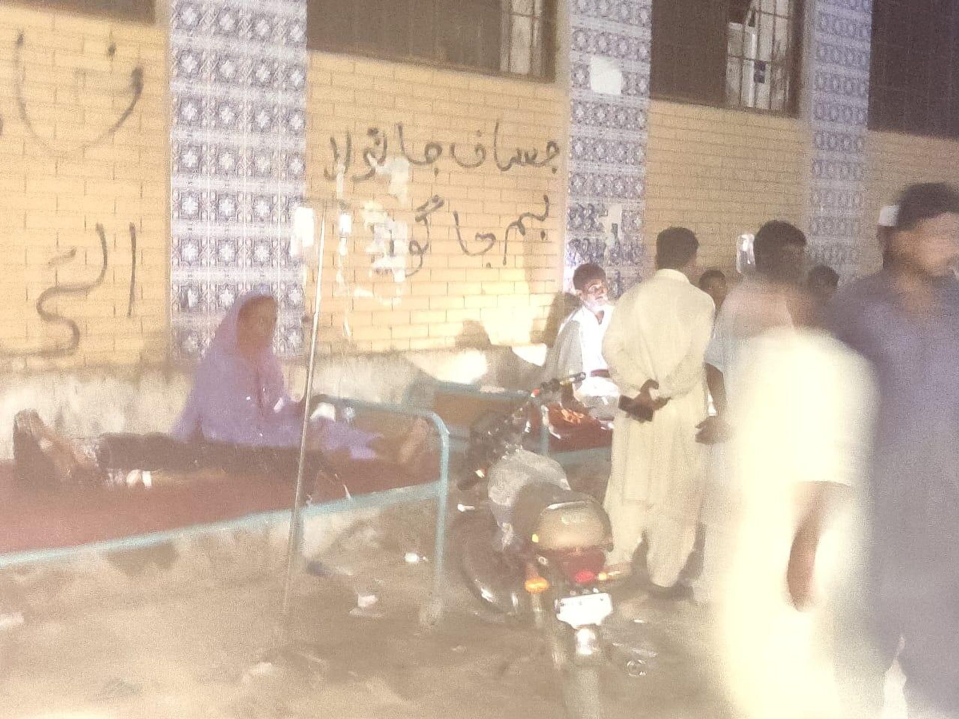 Women refugee victims sitting on beds, outside a local hospital in Jacobabad, Sindh Women refugee victims sitting on beds, outside a local hospital in Jacobabad, Sindh - Sputnik International, 1920, 28.10.2022
