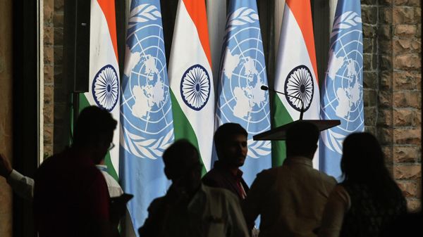 Guests take pictures against the backdrop of Indian and United Nations flags during the Informal Briefing of the UN Security Council Counter-Terrorism Committee in Mumbai on October 28, 2022. - Sputnik International