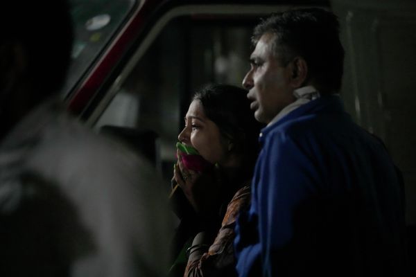 Relatives of a victim mourn after a cable bridge across the Machchu river collapsed in Morbi, a town in the Indian state Gujarat, Monday, October 31, 2022. Dozens are dead and many are feared injured in the accident. - Sputnik International