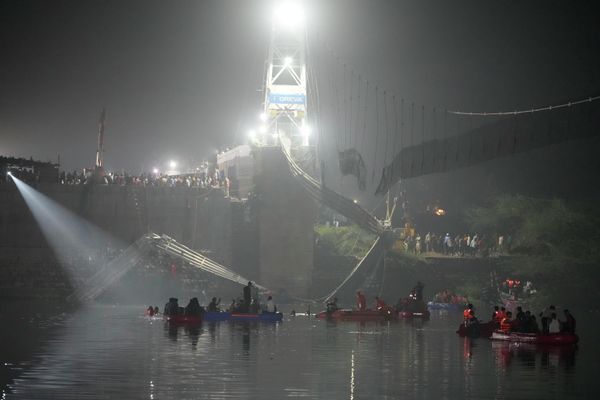 Rescuers on boats search in the Machchu River next to a cable suspension bridge that collapsed in Morbi, a town in the Indian state Gujarat, on Monday, October 31, 2022. The century-old cable suspension bridge collapsed into the river Sunday evening, sending hundreds plunging in the water, officials said. - Sputnik International