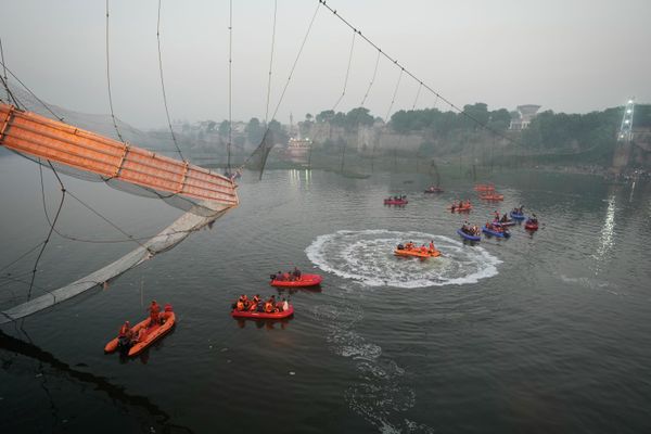 Search and rescue work is going on; a cable suspension bridge collapsed in Morbi, a town in the Indian state Gujarat, on Monday, Oct. 31, 2022. The century-old cable suspension bridge collapsed into the river Sunday evening, sending hundreds plunging in the water, officials said. - Sputnik International