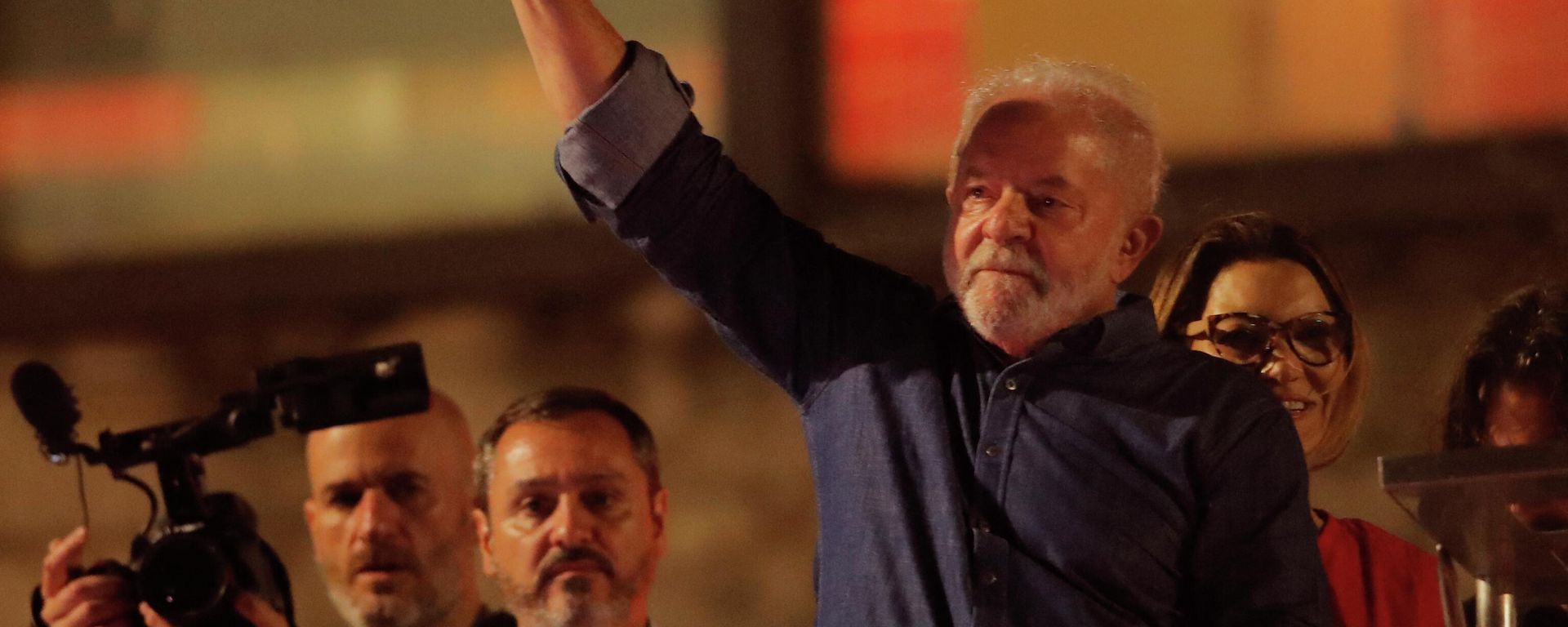 Brazilian president-elect for the leftist Workers Party (PT) Luiz Inacio Lula da Silva  greets supporters at the Paulista avenue after winning the presidential run-off election, in Sao Paulo, Brazil, on October 30, 2022 - Sputnik International, 1920, 31.10.2022