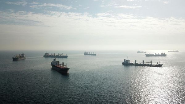 An aerial photograph taken on October 31, 2022 shows cargo ships loaded with grain in the anchorage area of the southern entrance to the Bosphorus in Istanbul - Sputnik International