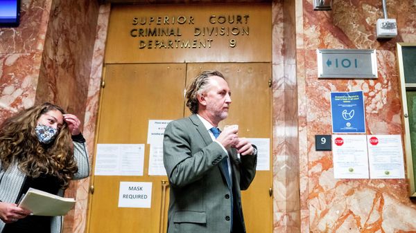 San Francisco deputy public defender Adam Lipson, attorney for David DePape, who is accused of attacking House Speaker Nancy Pelosi's husband Paul Pelosi, leaves his client's arraignment in San Francisco Superior Court on Tuesday, Nov. 1, 2022, in San Francisco. - Sputnik International