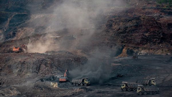 Mining is in progress at an open-cast mine near Dhanbad, an eastern Indian city in Jharkhand state, Friday, Sept. 24, 2021. - Sputnik International