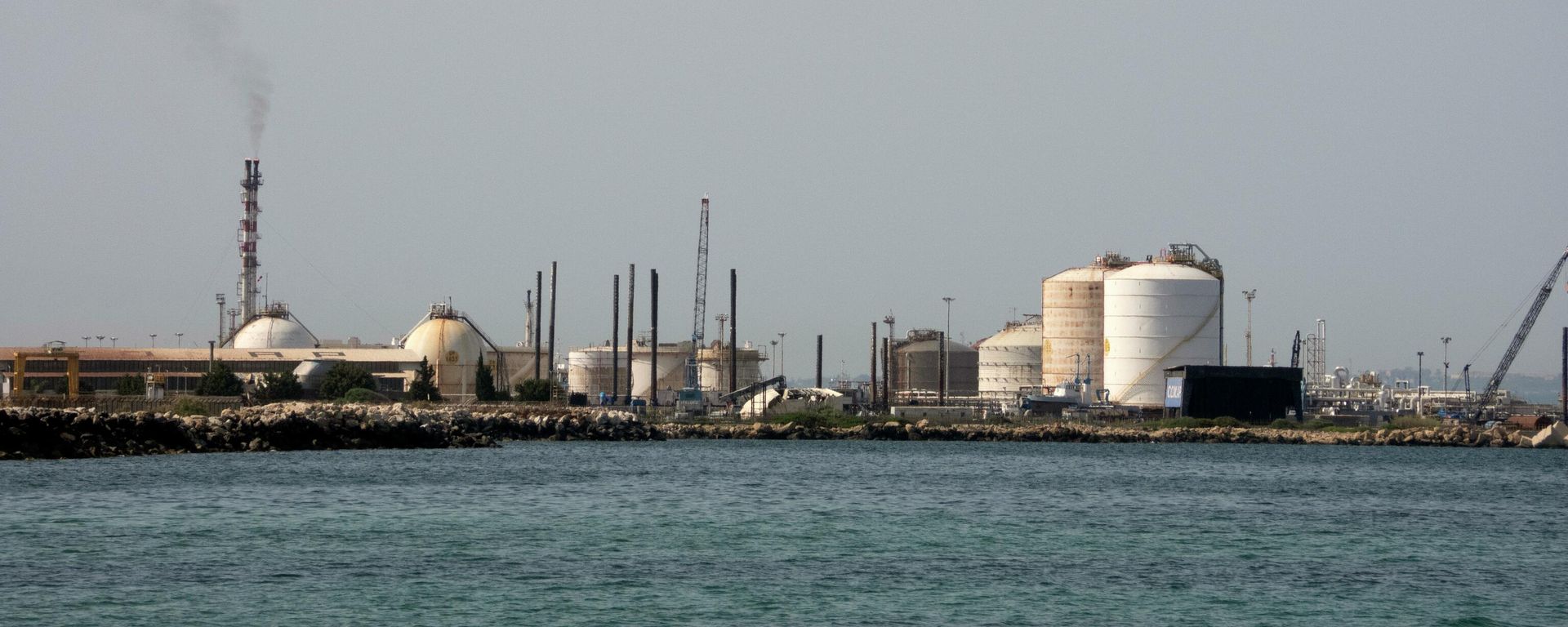 An external view of the ISAB refinery in Priolo-Gargallo near Syracuse, Sicily, Tuesday, May 31, 2022. An external view of the ISAB refinery in Priolo-Gargallo near Syracuse, Sicily, Tuesday, May 31, 2022. - Sputnik International, 1920, 02.11.2022