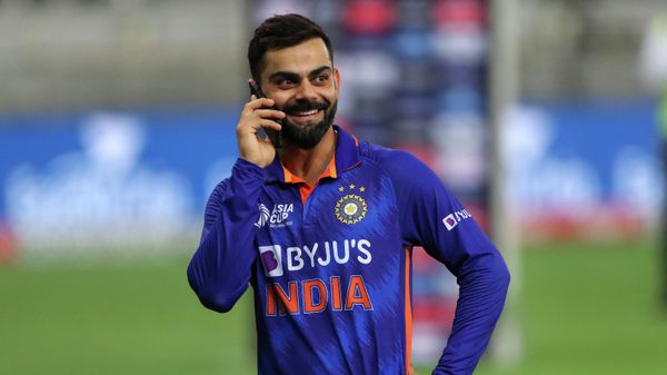 India's Virat Kohli speaks on a mobile phone at the end of the Asia Cup Twenty20 international cricket Super Four match between Afghanistan and India at the Dubai International Cricket Stadium in Dubai on September 8, 2022 - Sputnik International