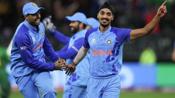 India's Arshdeep Singh, right, celebrates after dismissing South Africa's Quinton de Kock during the T20 World Cup cricket match between the India and South Africa in Perth, Australia, Sunday, Oct. 30, 2022. India's Arshdeep Singh, right, celebrates after dismissing South Africa's Quinton de Kock during the T20 World Cup cricket match between the India and South Africa in Perth, Australia, Sunday, Oct. 30, 2022. - Sputnik International