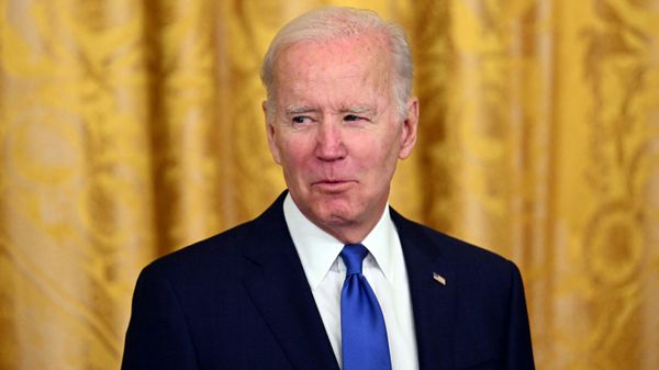 US President Joe Biden views workforce training demonstrations by labor unions and leading companies in the State Dining Room of the White House in Washington, DC on November 2, 2022 - Sputnik International