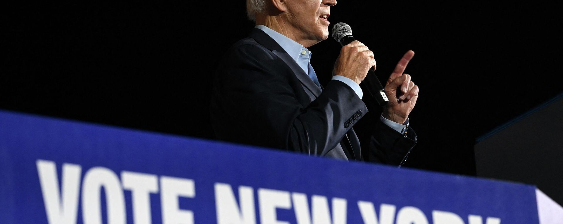 US President Joe Biden speaks during a rally for Democratic candidates, including New York Governor Kathy Hochul, at Sarah Lawrence College in Bronxville, New York, on November 6, 2022 US President Joe Biden speaks during a rally for Democratic candidates, including New York Governor Kathy Hochul, at Sarah Lawrence College in Bronxville, New York, on November 6, 2022 - Sputnik International, 1920, 07.11.2022