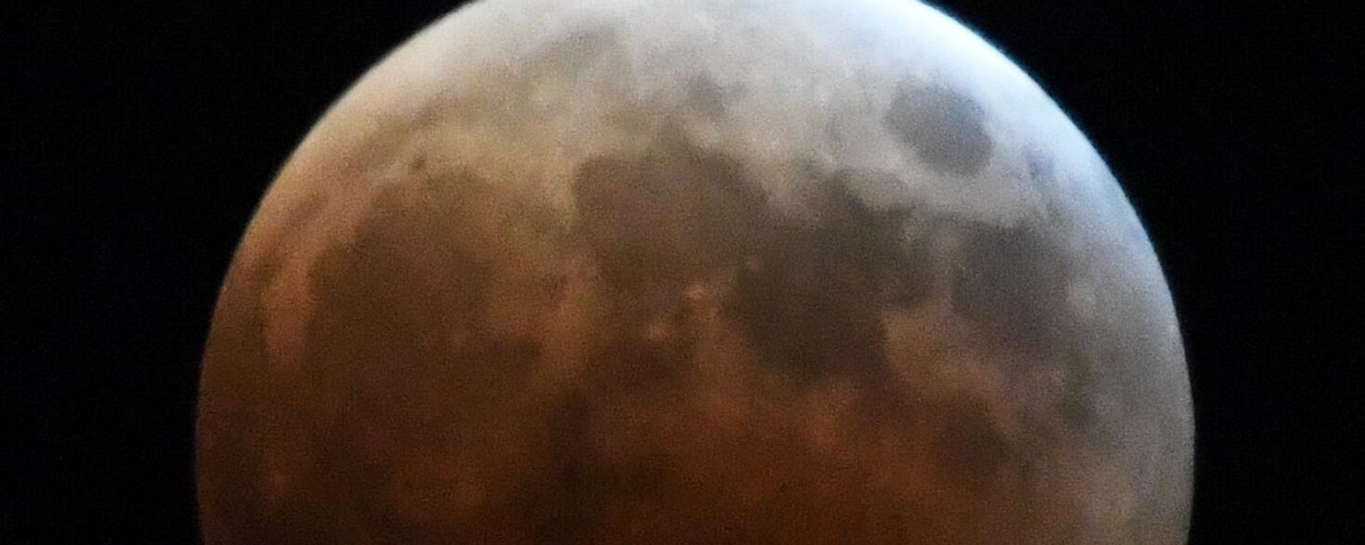 Moon during an eclipse in Vladivostok - Sputnik International, 1920, 20.08.2023