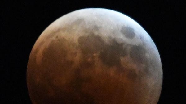 Moon during an eclipse in Vladivostok - Sputnik International